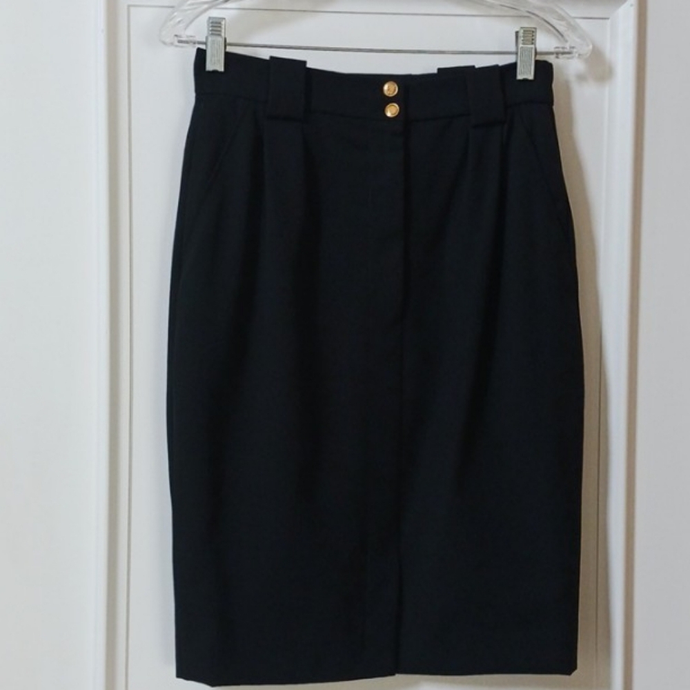 EUC  Chanel Boutique Skirt